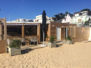 Le Plein Sud, restaurant de plage en containers